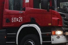 Oderwane koło zapasowe uderzyło w samochód osobowy-24319