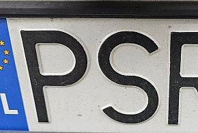 Z kradzionymi tablicami jeździł na stacje paliw