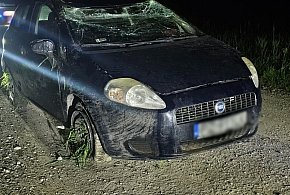 Nietrzeźwa 18-latka doprowadziła do dachowania samochodu