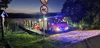 Wieczorna akcja strażaków na Jeziorze Raczyńskim-23161