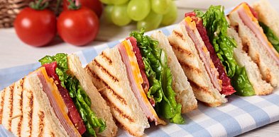 Najczęstsze błędy przy zamówieniach kanapek dla pracowników i jak ich uniknąć