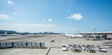 Ile kosztuje parking przy lotnisku Okęcie i jak wybrać najlepszą opcję?