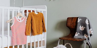 Ubrania dla dziewczynek – jak budować garderobę, która łączy wygodę, styl i dzieci