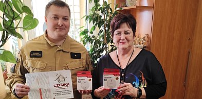 Przekazali mieszkańcom łącznie 150 czujek dymu i tlenku węgla