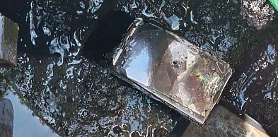 W kanalizacji znaleziono między innymi telefony