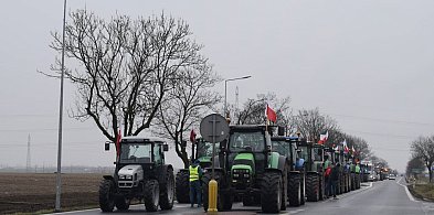 Dwunastogodzinna blokada drogi krajowej. Policja wyznaczyła objazdy-23808