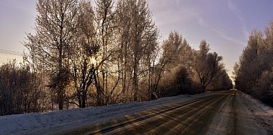 Na drogach i chodnikach może być ślisko-23865