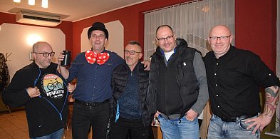 Kto gra w karty, ten ma.... dobre serce-23931