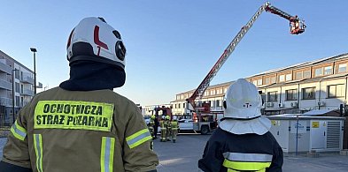 Osiem zastępów straży - zgłoszenie o pożarze szeregowca-24190