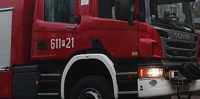 Oderwane koło zapasowe uderzyło w samochód osobowy-24319