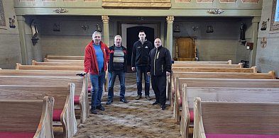 Zebrano ponad 13 tysięcy na wymianę ławek