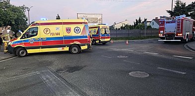 Pasażerka przeleciała nad maską samochodu