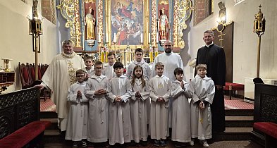 Przy ołtarzu służy już 40 chłopców-23874