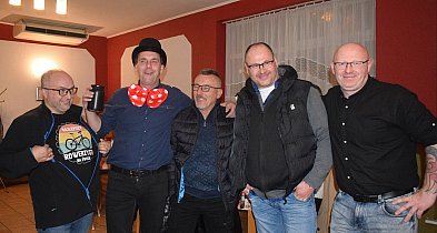 Kto gra w karty, ten ma.... dobre serce-23931