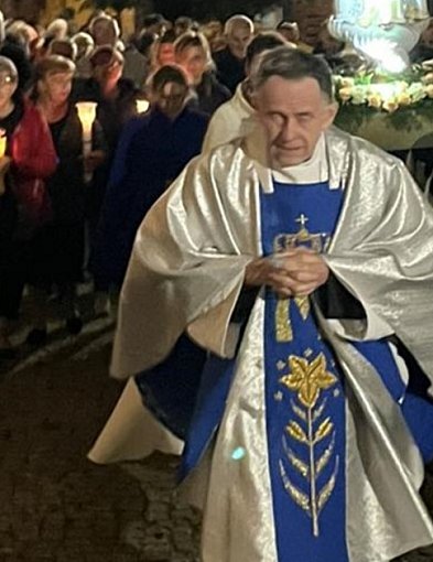 Ksiądz będzie chodził  "w kółku Macieju" wokół kościoła-22850