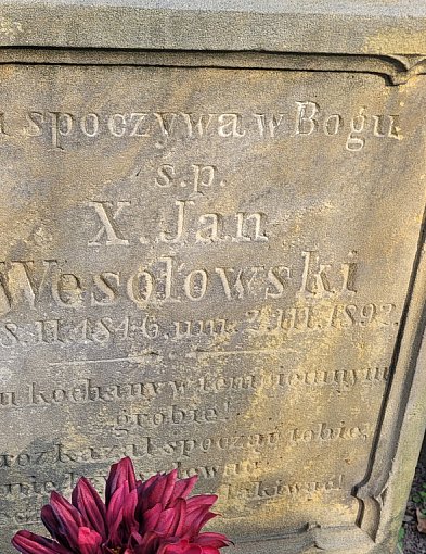 W Bazylice Kolegiackiej udzielał się jako emeryt rezydent-23633