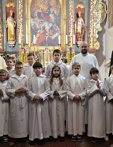 Przy ołtarzu służy już 40 chłopców-23874