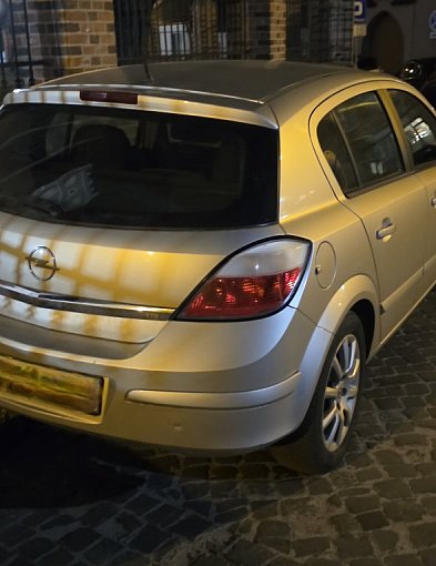 Dokument zwalnia ze stosowania się do znaków?