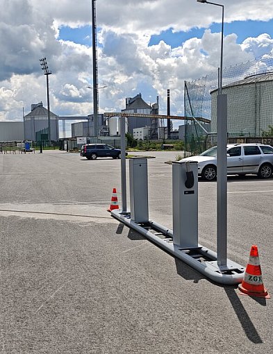 Płatny parking przy hali CESiRu