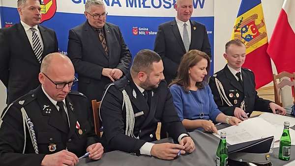 Przekazanie wozu OSP Mikuszewo dla mołdawskiej gminy Sireți