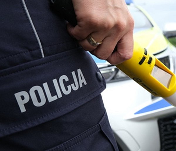 Wypił alkohol, wsiadł za kierownicę i pojechał składać zeznania-22854