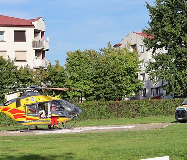 Dziecko wpadło do studzienki. Zabrało je Lotnicze Pogotowie Ratunkowe-23042