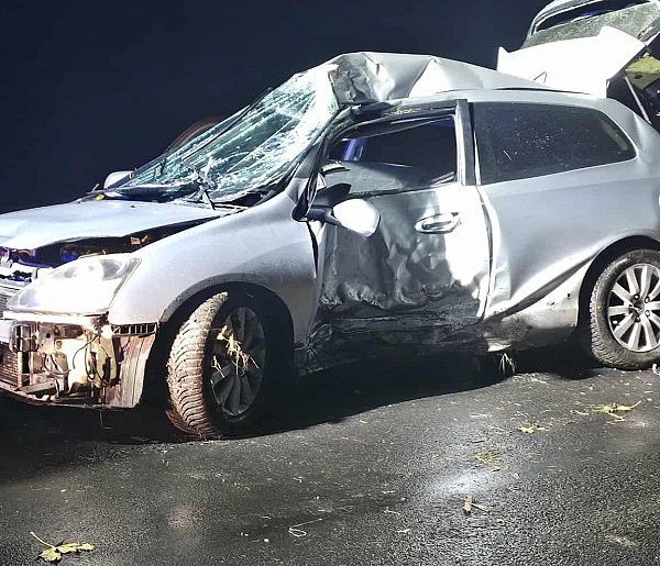 W Olszewie kierujący hondą uderzył w drzewo-23230