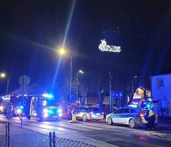 Kobieta i mężczyzna potrąceni na oznakowanym przejściu-23654