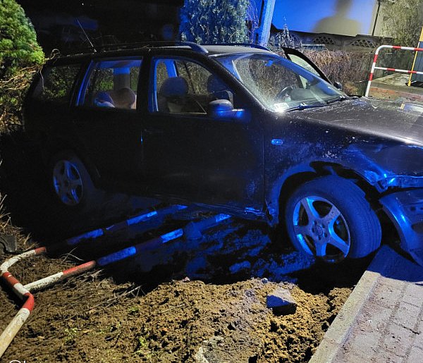 Straciła panowanie nad pojazdem. Jechała z dzieckiem-23988