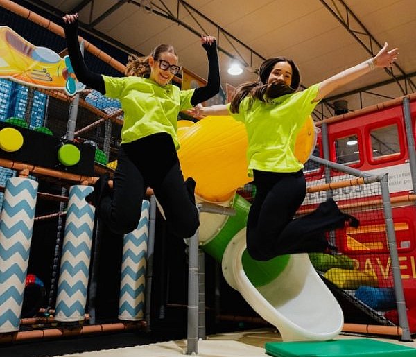 JUMP: Małpi Gaj czy Wielki Czerwony Autobus?