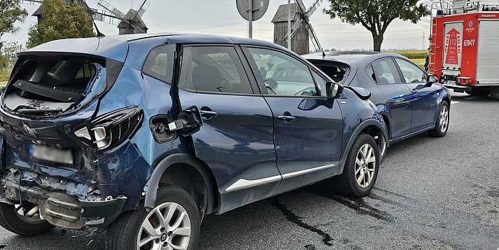 Efekt domina na DK11 w Koszutach - 4 pojazdy którymi podróżowało 11 osób