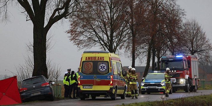 Kierowca volkswagena poniósł śmierć na miejscu