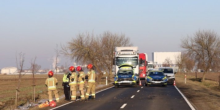 Potrącenie rowerzystki na drodze wojewódzkiej. Lądował śmigłowiec LPR