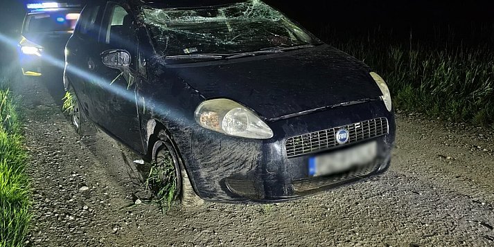 Nietrzeźwa 18-latka doprowadziła do dachowania samochodu
