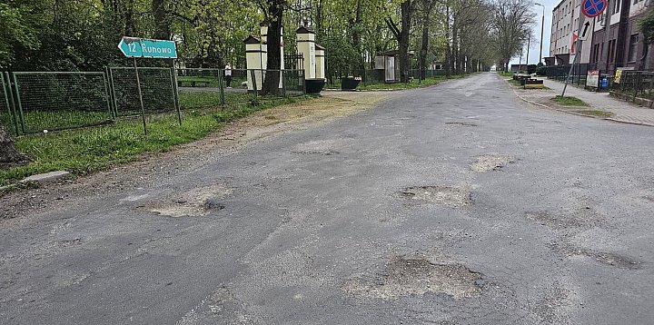 "W majówkę przez Słupię jeżdżą turyści. Wstyd!"