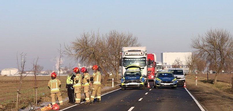 Potrącenie rowerzystki na drodze wojewódzkiej. Lądował śmigłowiec LPR