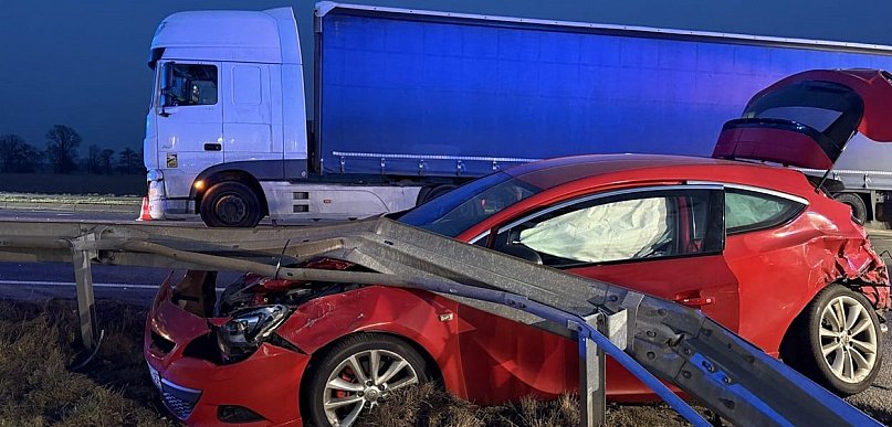 Zderzenie pojazdów w Murzynówku. Jedna osoba poszkodowana