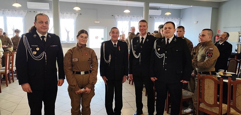 Nowy zarząd i odznaczeni druhowie