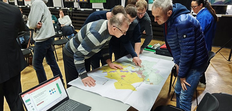 Spór o plan ogólny w Zaniemyślu: Zakaz zabudowy uderzy w rolników?