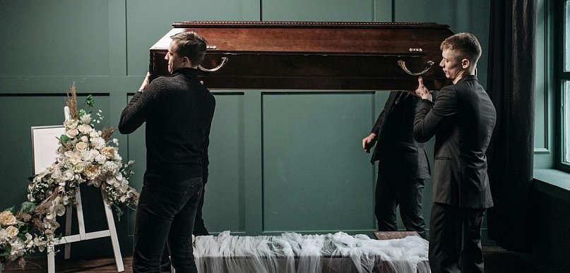 Ile kosztuje pogrzeb w Ożarowie Mazowieckim i co wpływa na cenę?