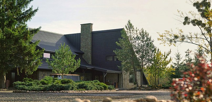 Ślub i wesele nad jeziorem w rytmie natury