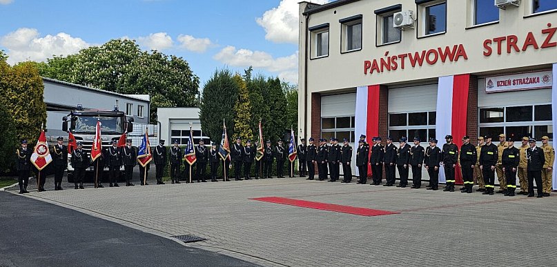 Awanse, odznaczenia i wyróżnienia w straży pożarnej