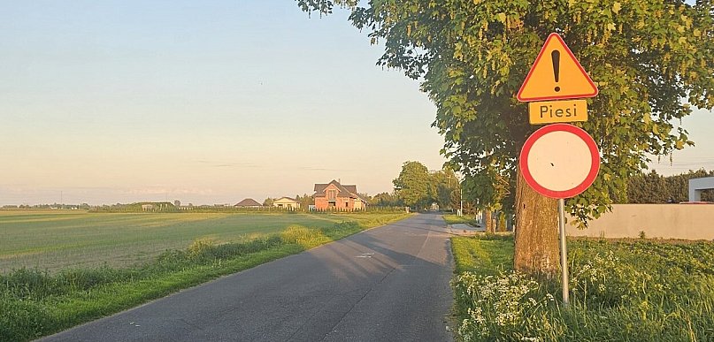 Zarządca nie dba o oznakowanie. Kara 5 tysięcy za przejazd przez wieś?