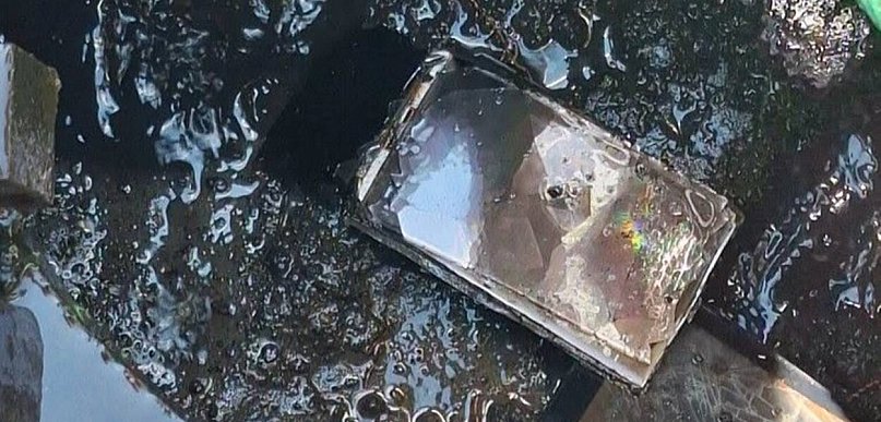 W kanalizacji znaleziono między innymi telefony