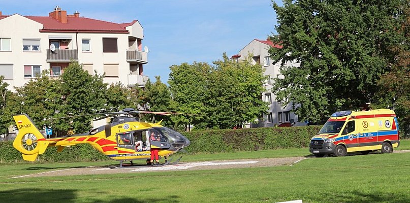 Dziecko wpadło do studzienki. Zabrało je Lotnicze Pogotowie Ratunkowe - 23042