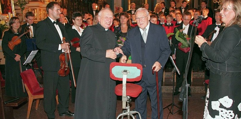 „Poznańskie Słowiki” pod batutą Stefana Stuligrosza wystąpiły w Środzie - 23877