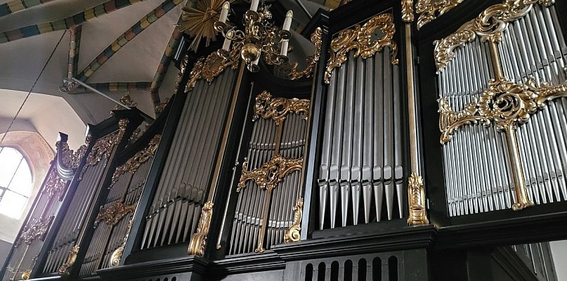 Orkiestra symfoniczna uwięziona w piszczałkach - 24081