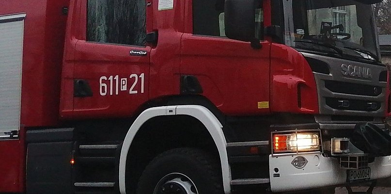 Oderwane koło zapasowe uderzyło w samochód osobowy - 24319