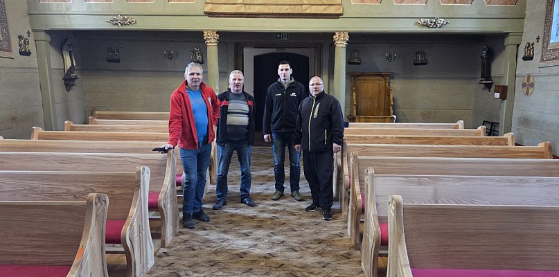 Zebrano ponad 13 tysięcy na wymianę ławek