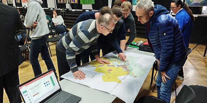 Spór o plan ogólny w Zaniemyślu: Zakaz zabudowy uderzy w rolników?